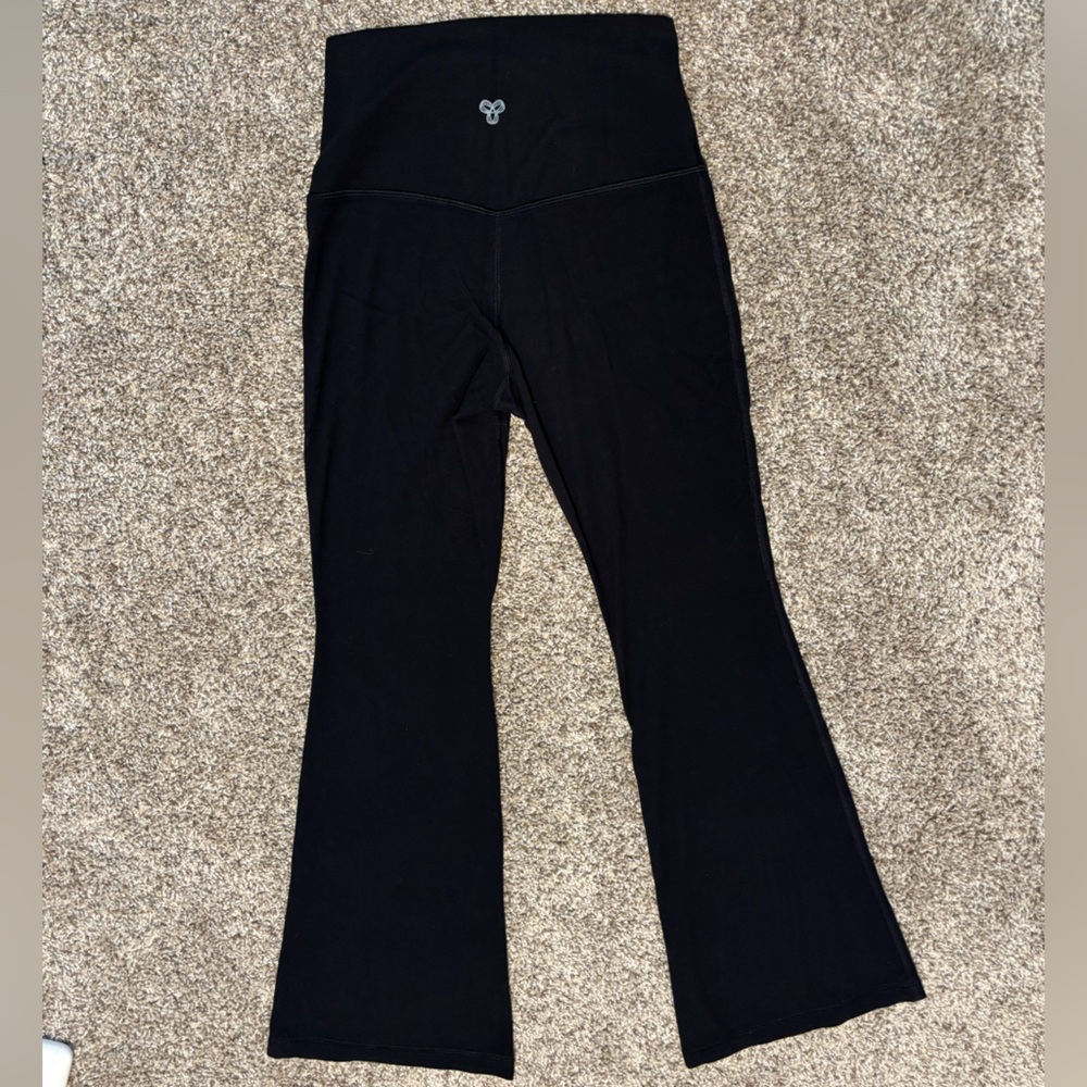 Aritzia TNA Butter Flare Leggings - Picture 4 of 5